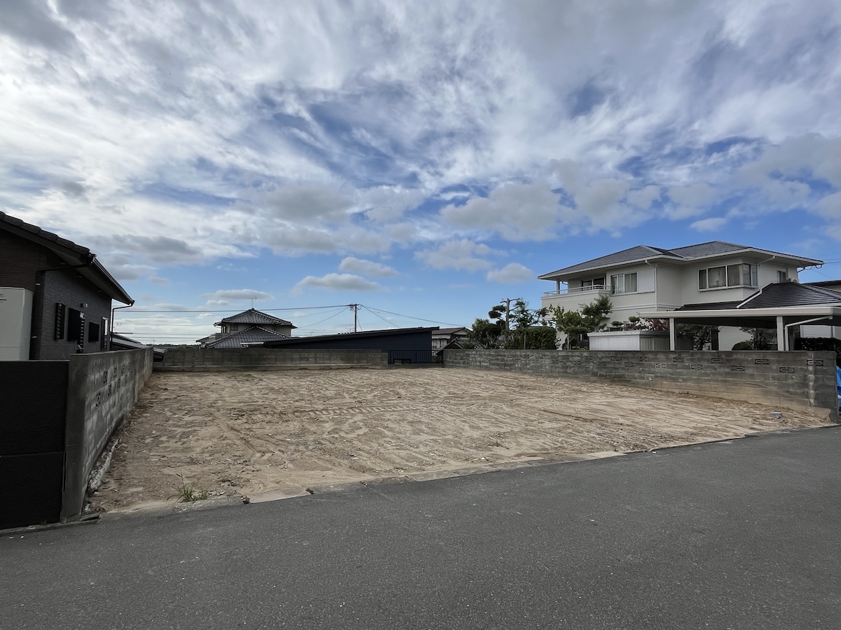 坂道を登ると閑静な住宅地