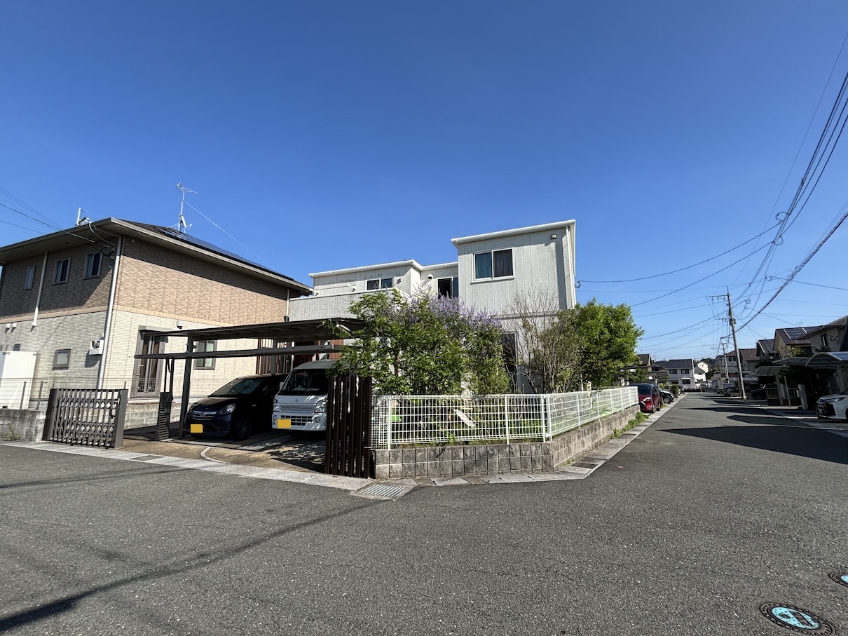 田園風景が窓辺を彩る。広々3SLDKの2階建て住宅