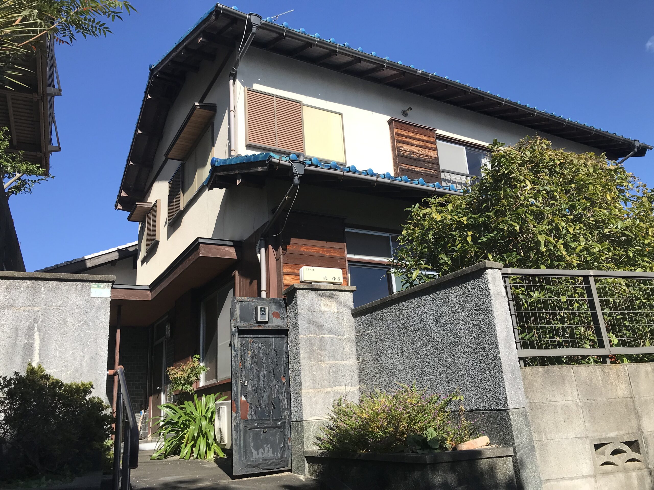 南区の景色を一望できる高台に佇む一軒家