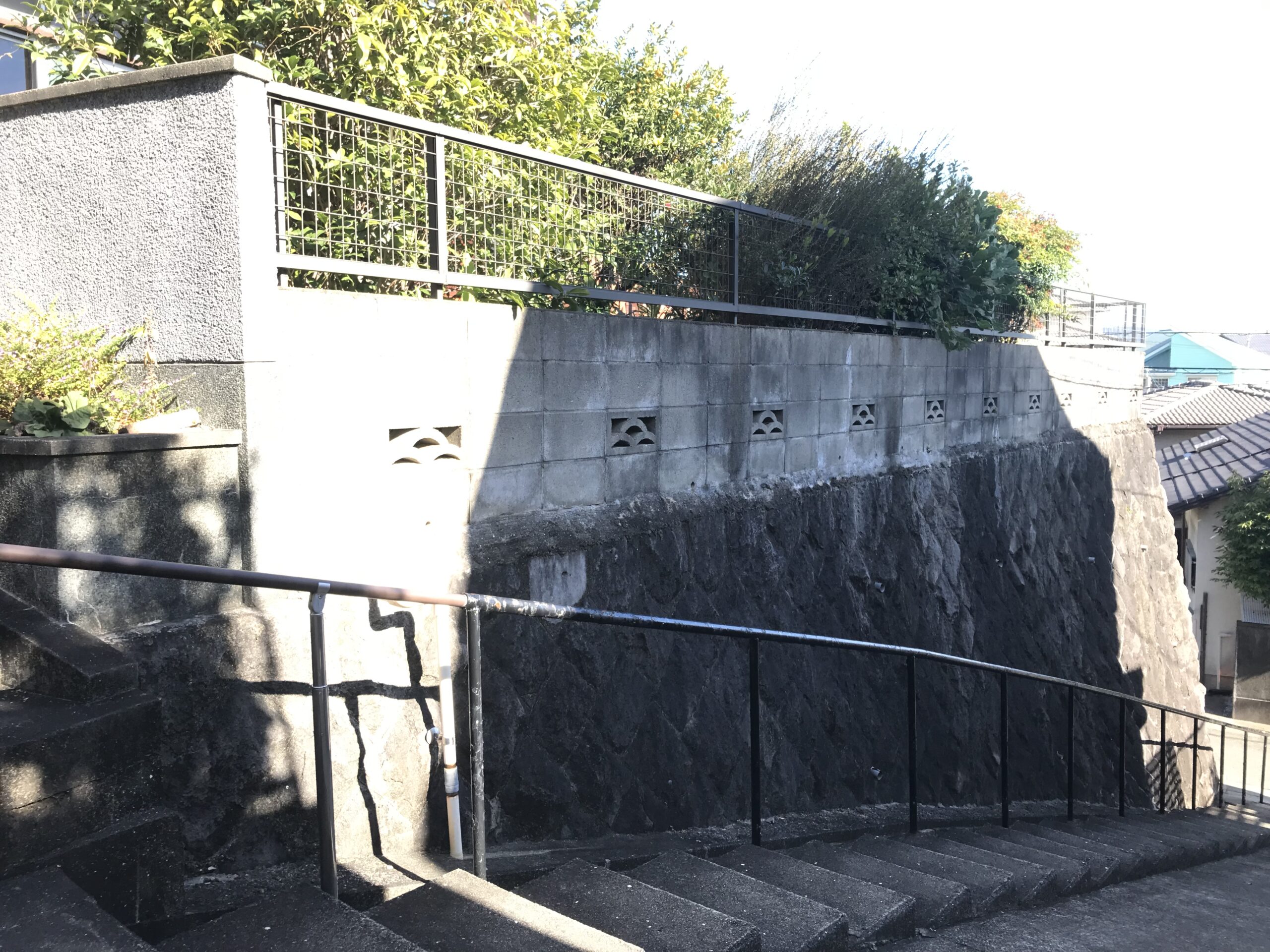 南区の景色を一望できる高台に佇む一軒家