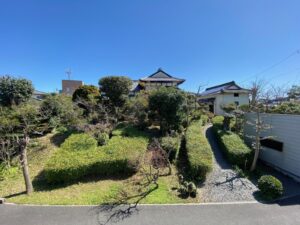 小高い丘に佇む古民家邸宅
