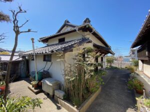 小高い丘に佇む古民家邸宅