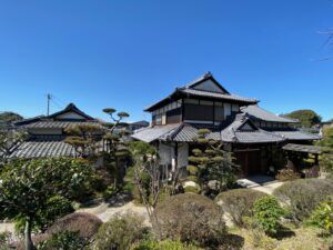 小高い丘に佇む古民家邸宅
