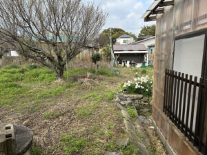 歴史の街並みのそばで