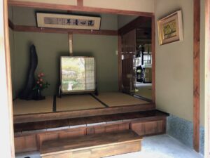 小高い丘に佇む古民家邸宅